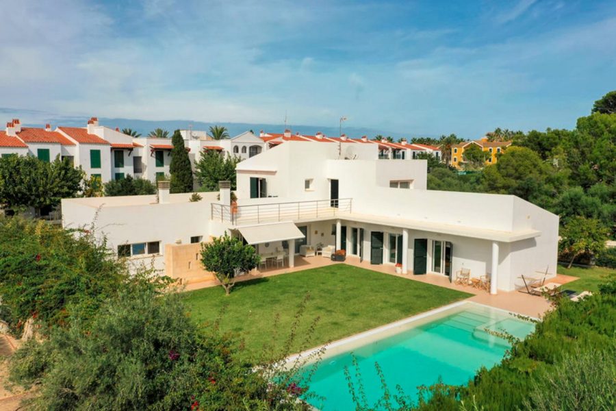 Villa Signe Lleo very close to the beach